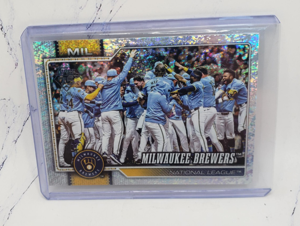 2026 Topps Series 1 Milwaukee Brewers Sand Glitter Team Card #107